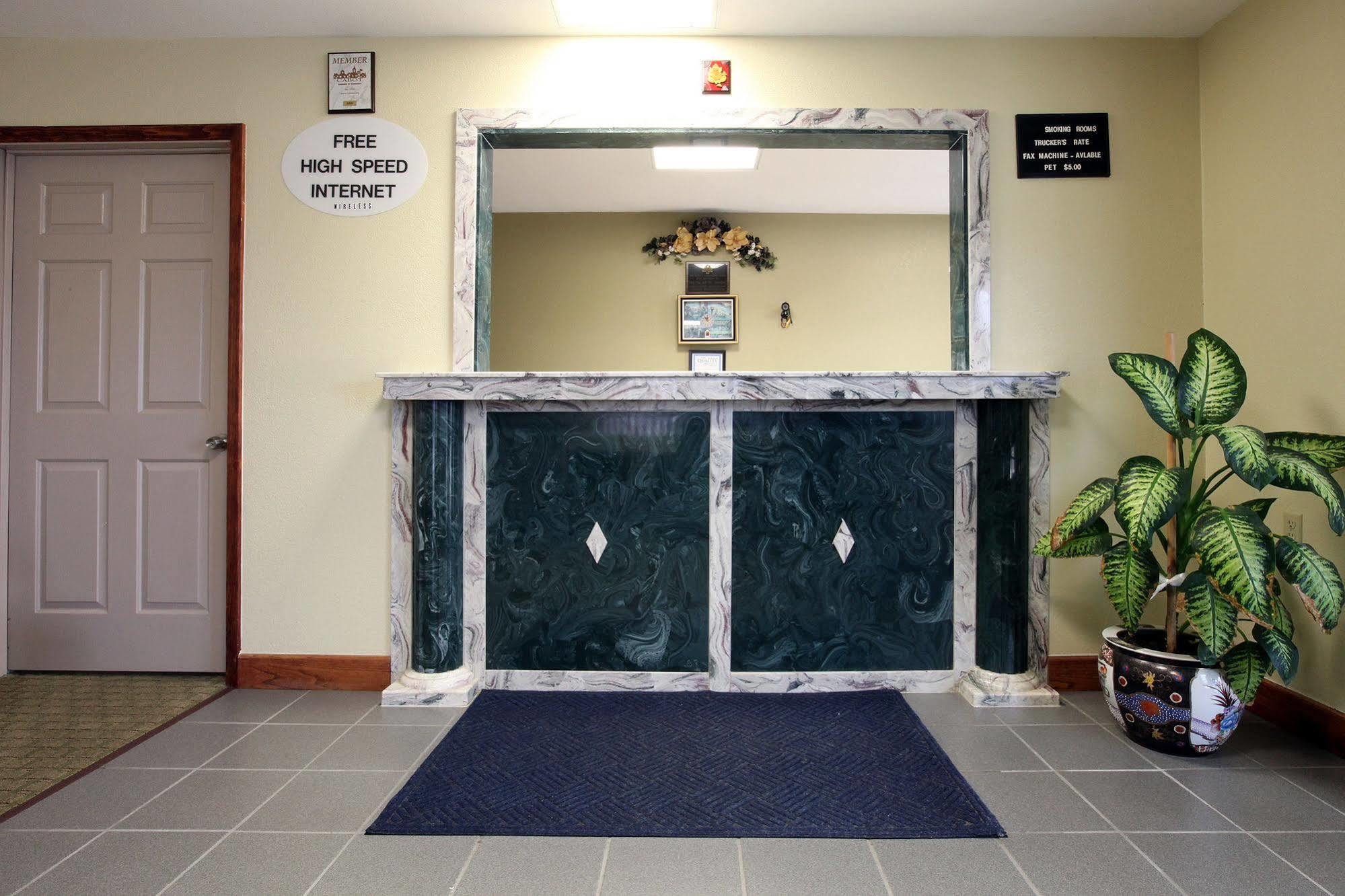 Americas Best Value Inn Cabot Beltér fotó